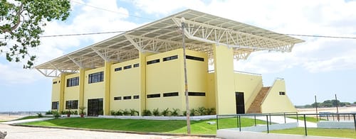 Prédio da tribuna do Hipódromo do Aquiraz