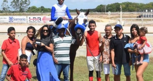 Premiação do cavalo Fangio com proprietários e familiares
